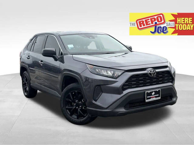 2022 Toyota RAV4 LE FWD photo