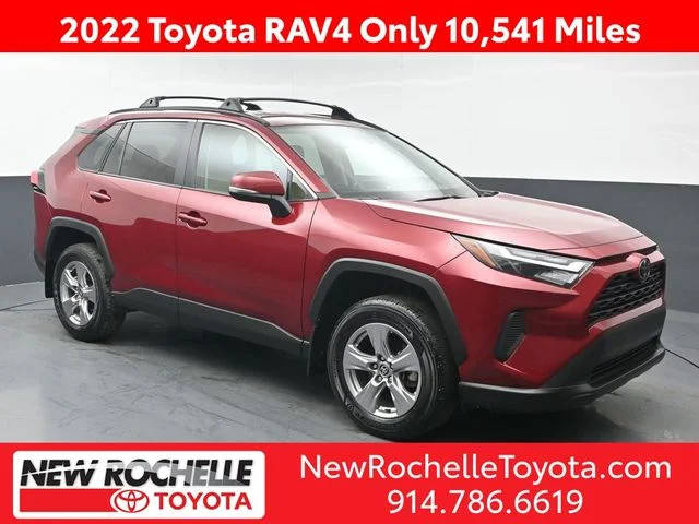 2022 Toyota RAV4 XLE AWD photo