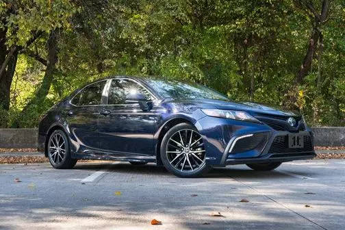 2022 Toyota Camry Hybrid SE FWD photo