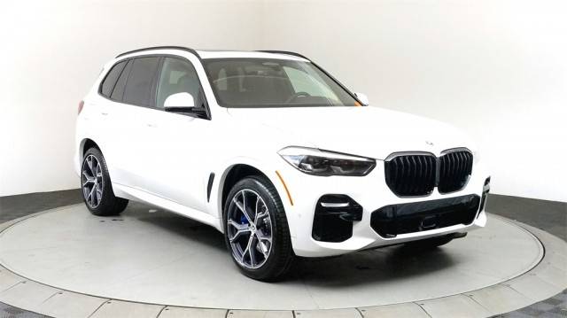 2022 BMW X5 M50i AWD photo