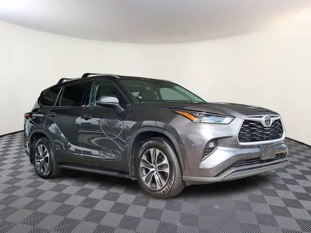 2022 Toyota Highlander XLE AWD photo
