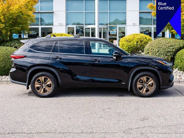 2022 Toyota Highlander Hybrid Bronze Edition AWD photo