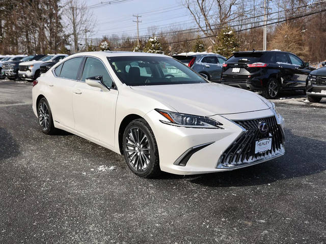 2022 Lexus ES ES 300h FWD photo