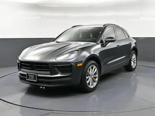 2022 Porsche Macan  AWD photo
