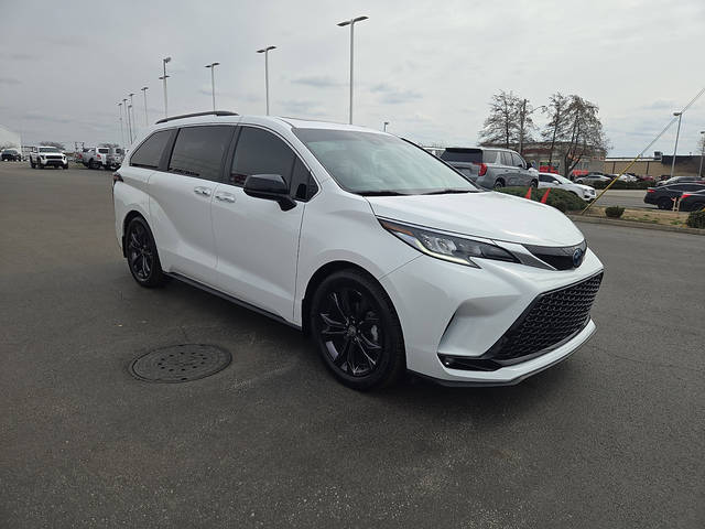 2022 Toyota Sienna XSE FWD photo