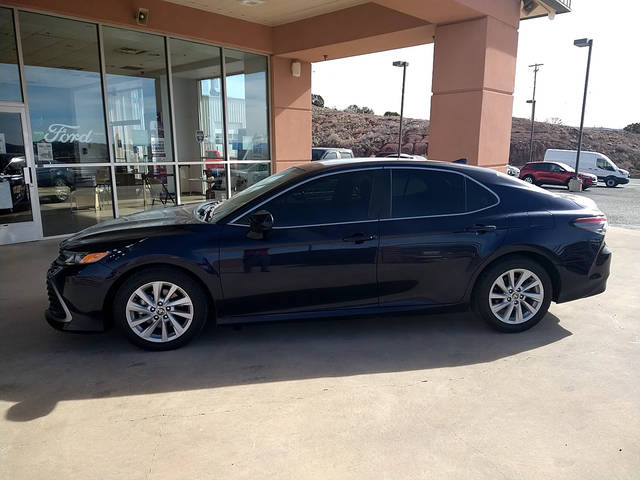 2022 Toyota Camry LE FWD photo