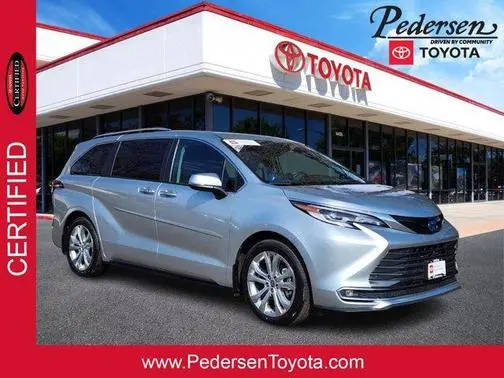 2022 Toyota Sienna Platinum FWD photo