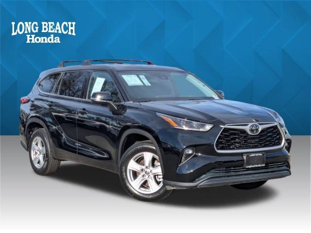 2021 Toyota Highlander LE FWD photo