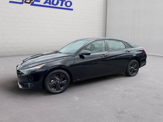 2023 Hyundai Elantra SEL FWD photo