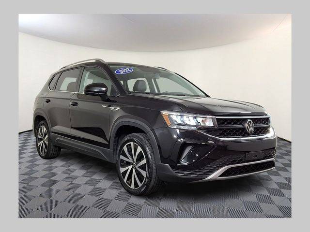 2022 Volkswagen Taos SE AWD photo