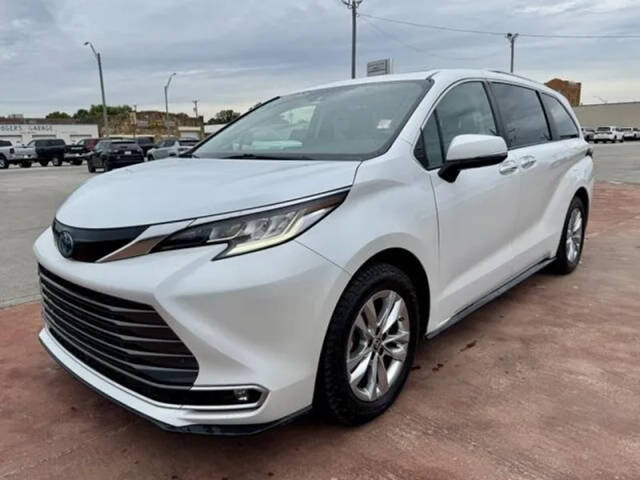 2022 Toyota Sienna Limited FWD photo