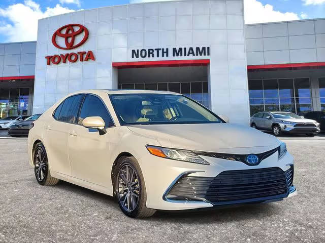 2022 Toyota Camry Hybrid XLE FWD photo