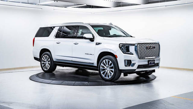 2022 GMC Yukon XL Denali 4WD photo