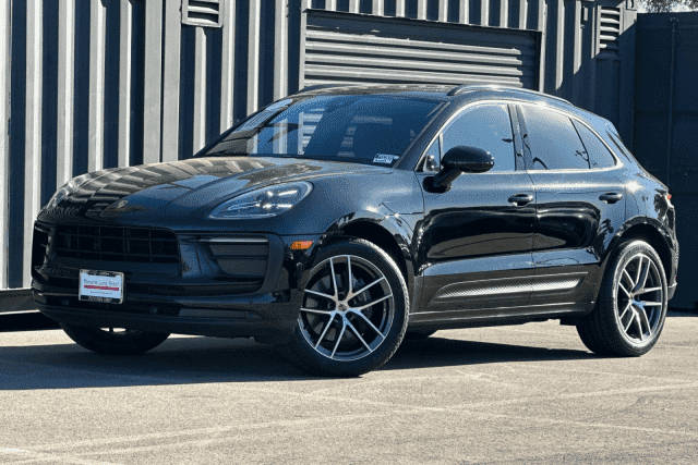 2022 Porsche Macan AWD photo