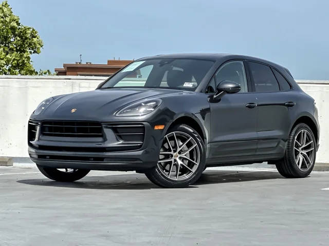 2022 Porsche Macan AWD photo
