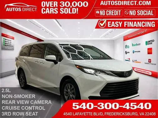 2021 Toyota Sienna LE FWD photo