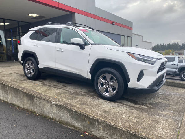 2022 Toyota RAV4 XLE AWD photo