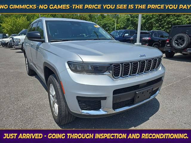 2022 Jeep Grand Cherokee L Laredo 4WD photo