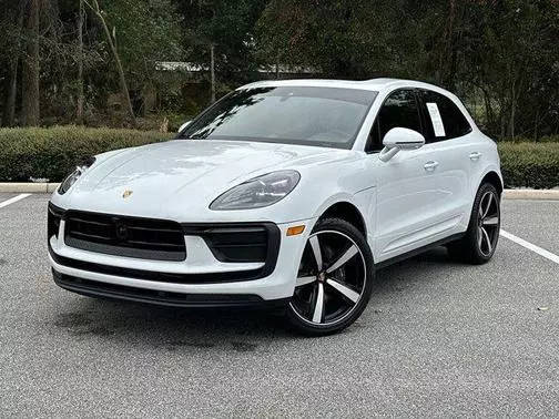 2023 Porsche Macan  AWD photo