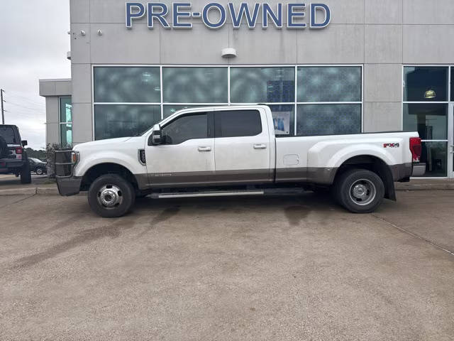 2022 Ford F-350 Super Duty LARIAT 4WD photo