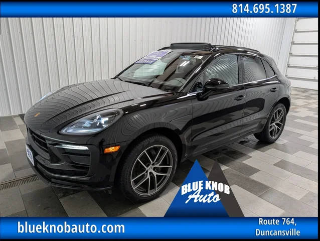 2023 Porsche Macan  AWD photo