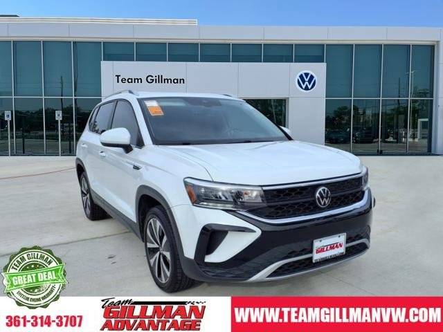 2022 Volkswagen Taos SE FWD photo