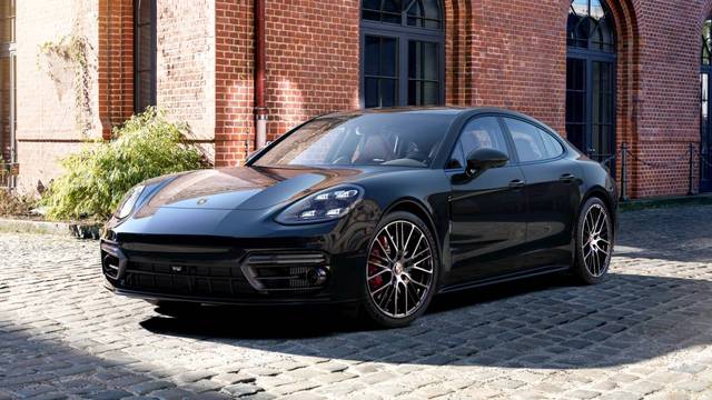 2023 Porsche Panamera GTS AWD photo