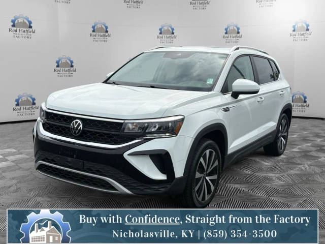 2022 Volkswagen Taos SE AWD photo