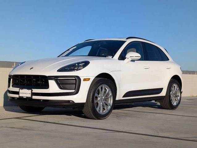 2022 Porsche Macan  AWD photo