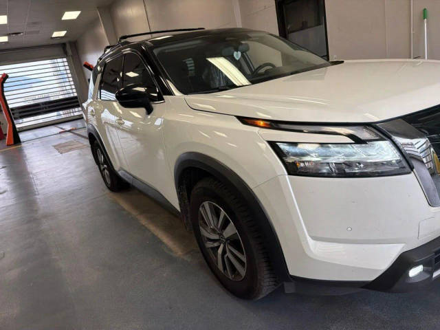 2022 Nissan Pathfinder SL 4WD photo