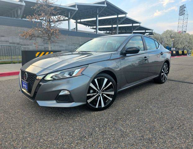 2022 Nissan Altima 2.5 SR AWD photo