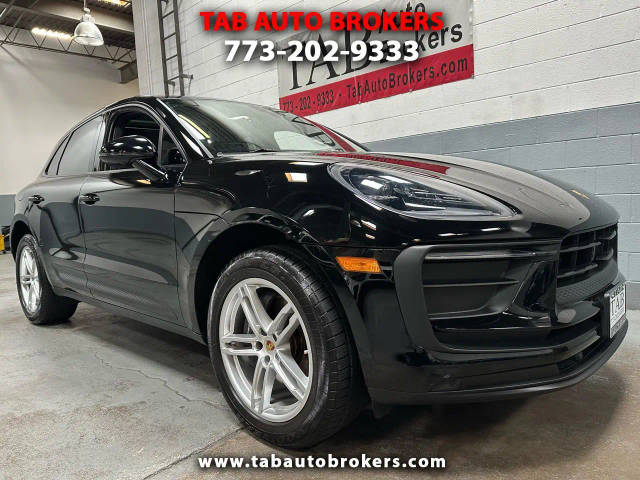 2023 Porsche Macan  AWD photo