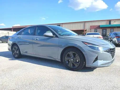 2023 Hyundai Elantra SEL FWD photo