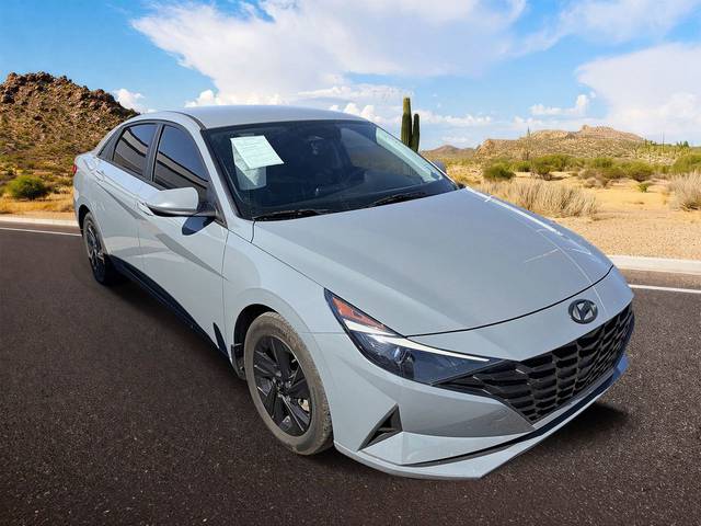 2023 Hyundai Elantra SEL FWD photo
