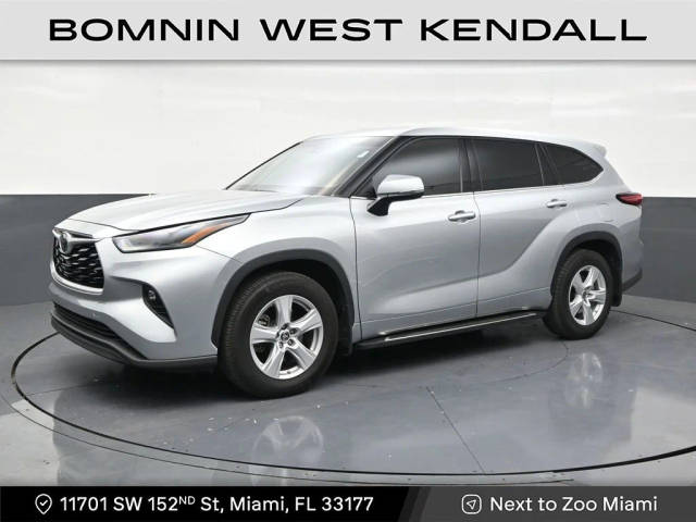 2022 Toyota Highlander LE FWD photo
