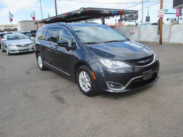 2020 Chrysler Pacifica Minivan Touring L FWD photo