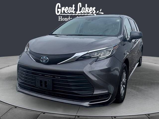 2022 Toyota Sienna LE FWD photo