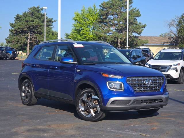 2022 Hyundai Venue Limited FWD photo