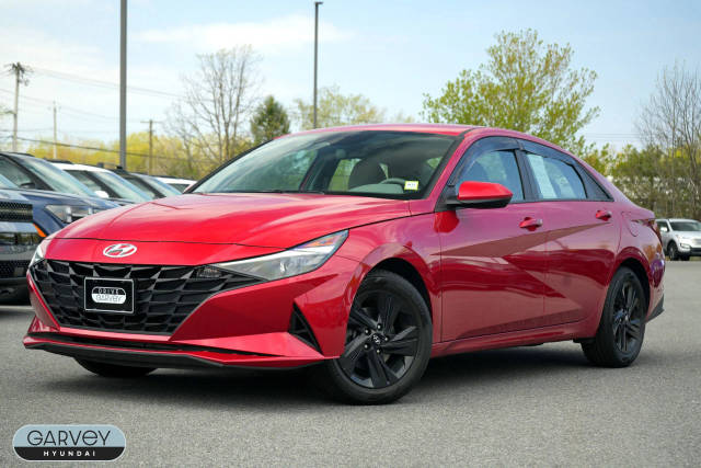 2023 Hyundai Elantra SEL FWD photo