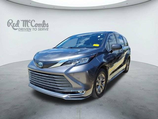 2021 Toyota Sienna XLE FWD photo