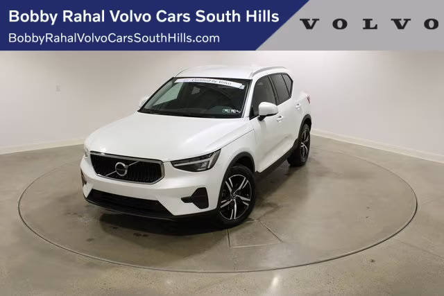 2023 Volvo XC40 Core AWD photo