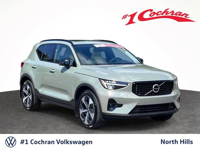 2023 Volvo XC40 Plus Dark Theme AWD photo