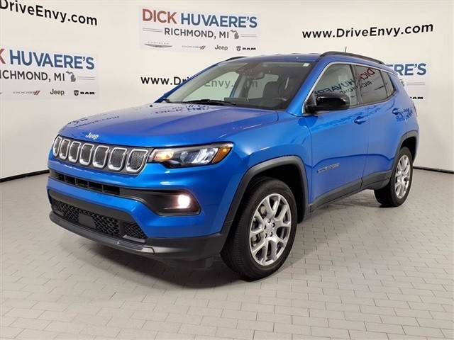 2022 Jeep Compass Latitude Lux 4WD photo