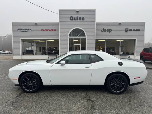2022 Dodge Challenger SXT RWD photo