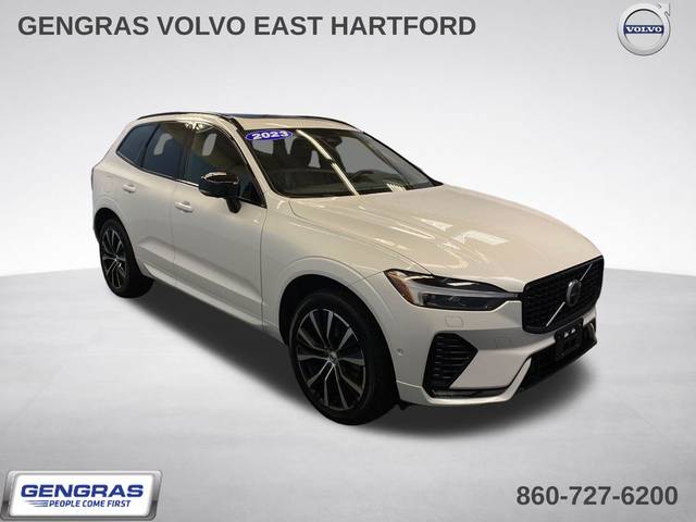 2023 Volvo XC60 Plus Dark Theme AWD photo