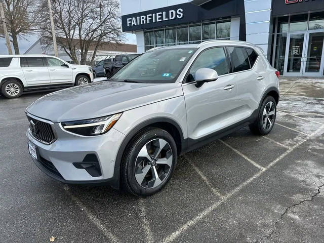 2023 Volvo XC40 Plus Bright Theme AWD photo