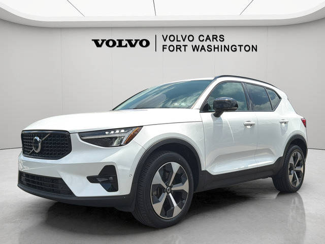 2023 Volvo XC40 Plus Dark Theme AWD photo