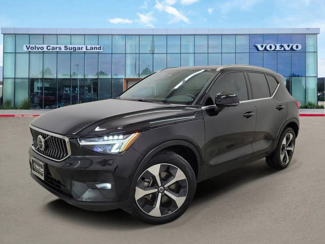 2023 Volvo XC40 Plus Bright Theme AWD photo