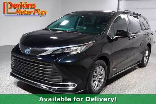 2021 Toyota Sienna XLE FWD photo