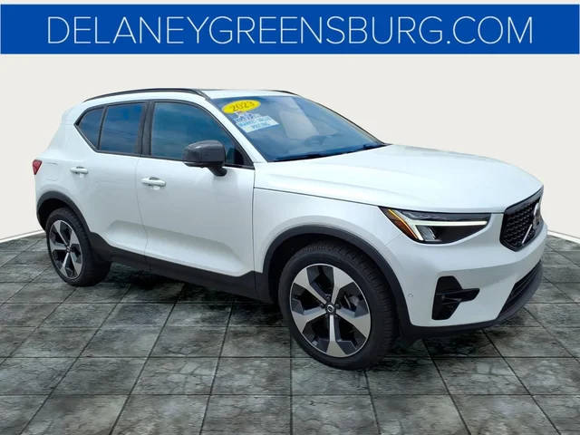 2023 Volvo XC40 Plus Dark Theme AWD photo